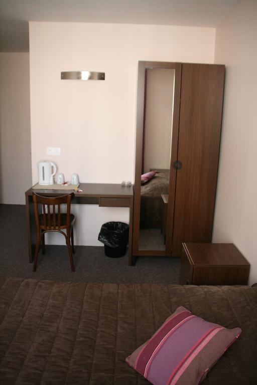 Hotel Du Roussillon París Habitación foto